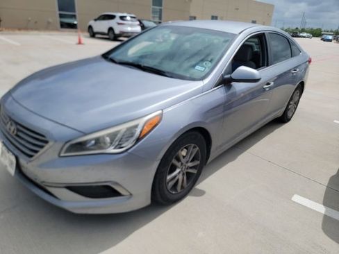Used 2017 Hyundai Sonata SE image 1