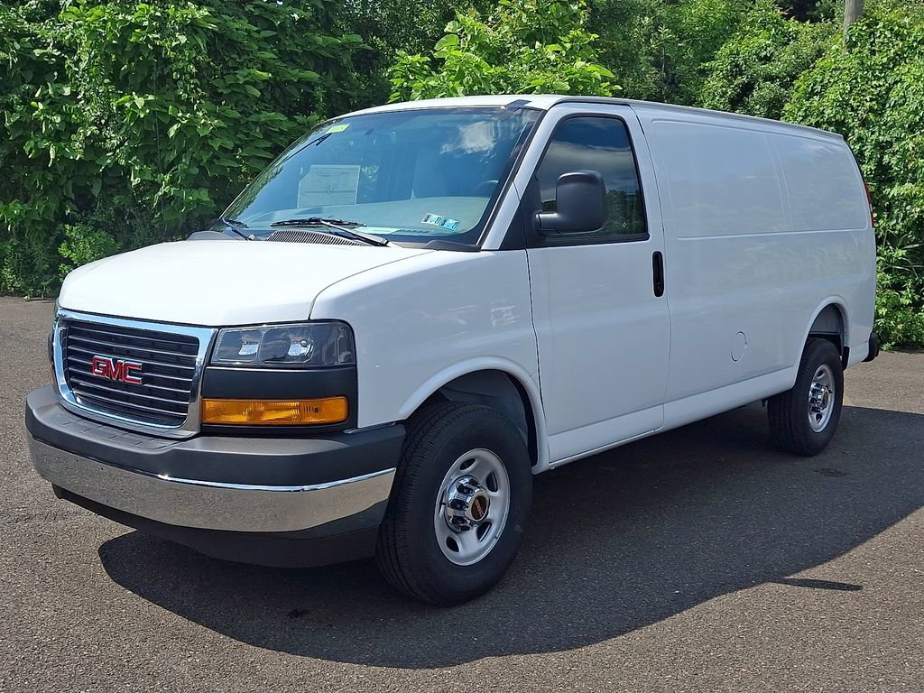 Used 2026 GMC Savana 2500 w/ Driver Convenience Package RWD image 2