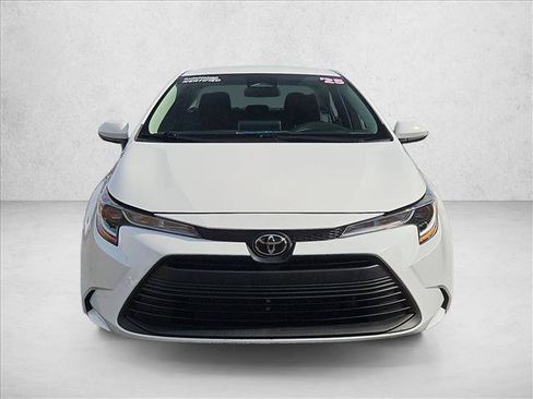 Used 2025 Toyota Corolla LE FWD image 2