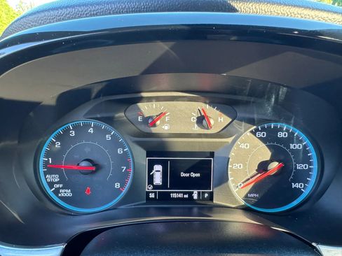 Used 2022 Chevrolet Traverse LS FWD image 22