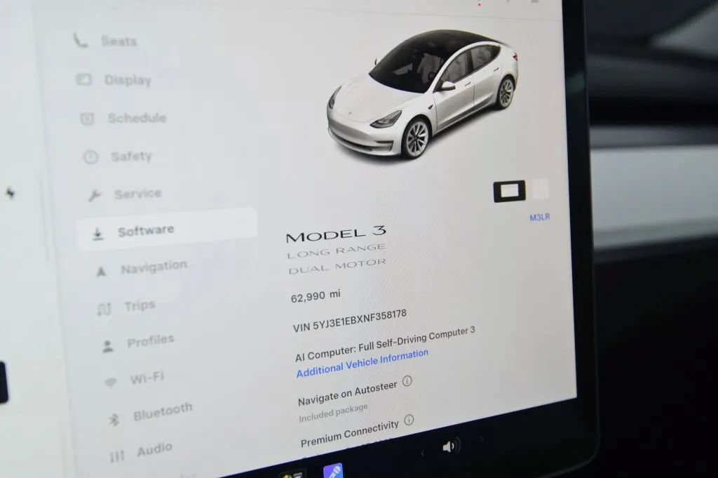 Used 2022 Tesla Model 3 Long Range AWD/4WD image 24