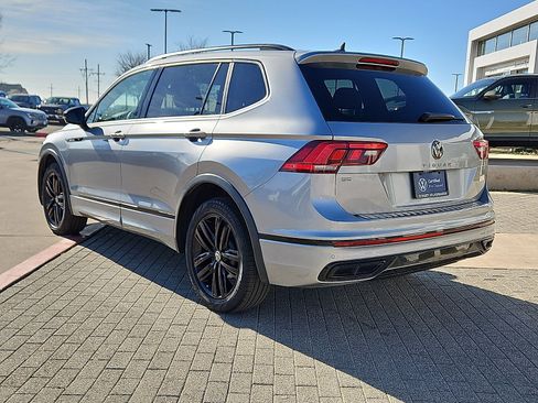 Certified 2022 Volkswagen Tiguan SE R-Line image 2