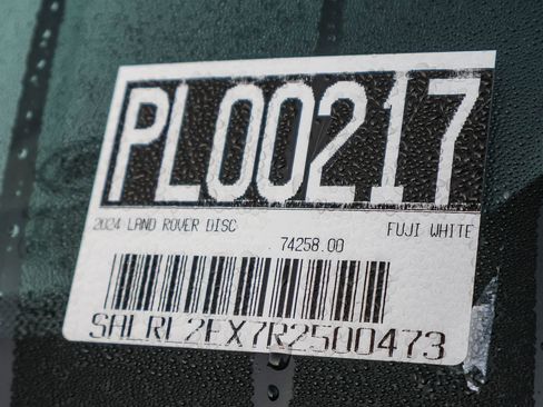 Used 2024 Land Rover Discovery Dynamic SE image 39