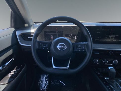 Used 2025 Nissan Kicks SV w/ Illumination Package FWD image 12