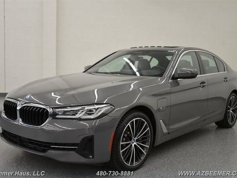 Used 2022 BMW 530e w/ Premium Package RWD image 4