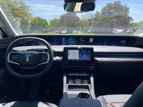 New 2026 Lincoln Nautilus Premier AWD/4WD image 12