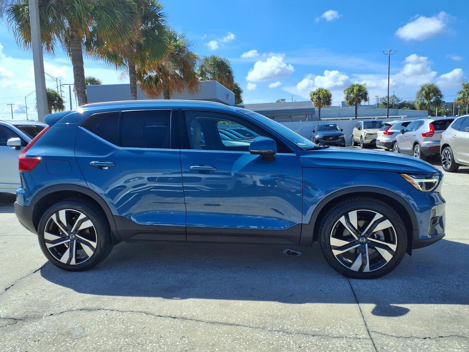 Certified 2023 Volvo XC40 B5 Ultimate w/ Protection Package Premier AWD/4WD image 8