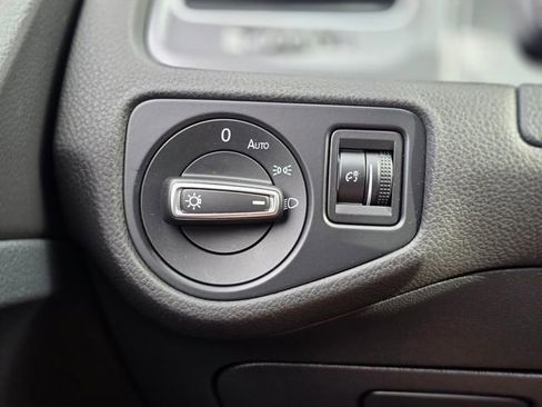 Used 2016 Volkswagen e-Golf SEL Premium image 40