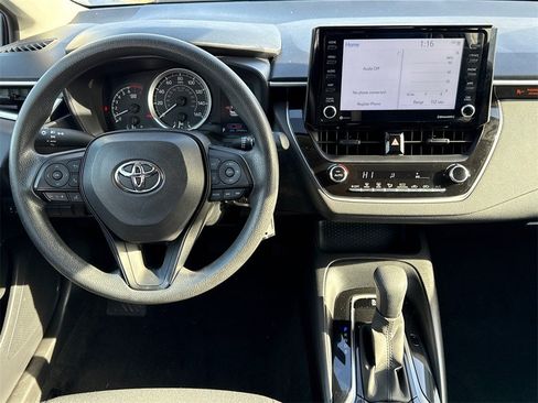 Used 2022 Toyota Corolla LE image 15