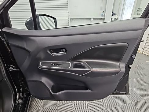 Used 2021 Nissan Versa SR w/ Convenience Package image 34