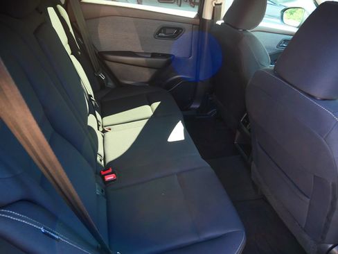 Used 2023 Nissan Rogue S AWD/4WD image 22