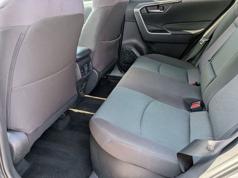 Used 2025 Toyota RAV4 XLE AWD/4WD image 28