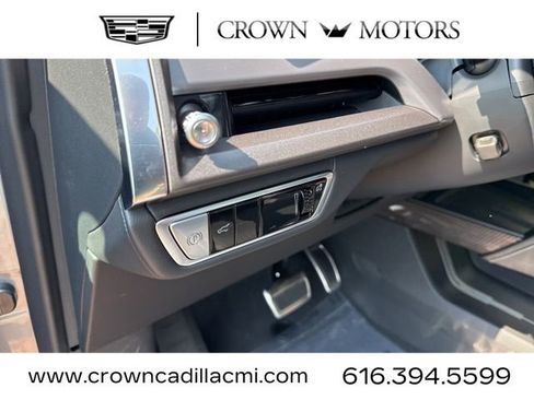 New 2026 Cadillac Vistiq Sport image 18