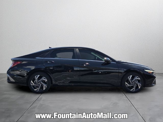 Used 2025 Hyundai Elantra Limited FWD image 5
