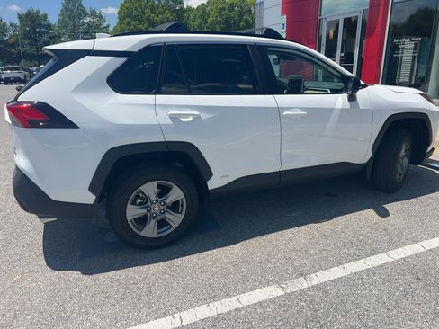 Used 2025 Toyota RAV4 LE AWD/4WD image 1
