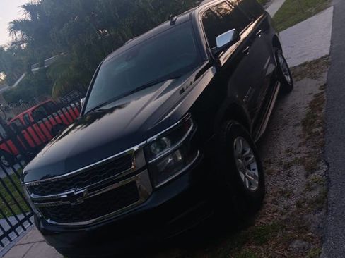 Used 2018 Chevrolet Suburban LT image 8