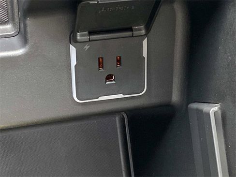 Used 2023 Chevrolet Silverado 1500 ZR2 w/ Technology Package image 28