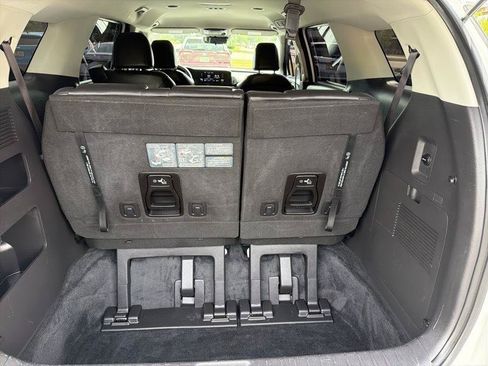 Used 2024 Kia Carnival LX FWD image 10