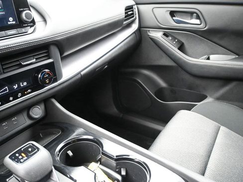 Used 2025 Nissan Rogue SV AWD/4WD image 4