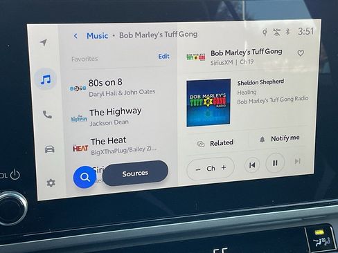 Used 2025 Toyota Camry SE image 30