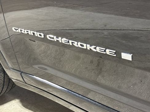 Used 2023 Jeep Grand Cherokee Overland w/ Adv Protech Group III AWD/4WD image 27