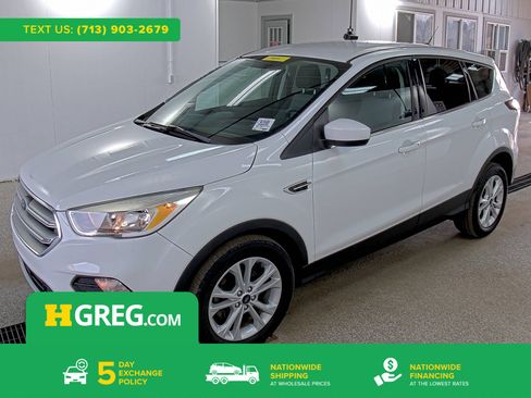 Used 2017 Ford Escape SE image 1