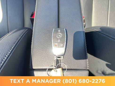 Used 2025 Mercedes-Benz GLB 250 4MATIC image 27
