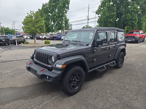 Used 2025 Jeep Wrangler Unlimited Sport AWD/4WD image 2