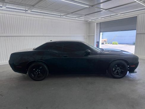 Used 2016 Dodge Challenger SXT image 4