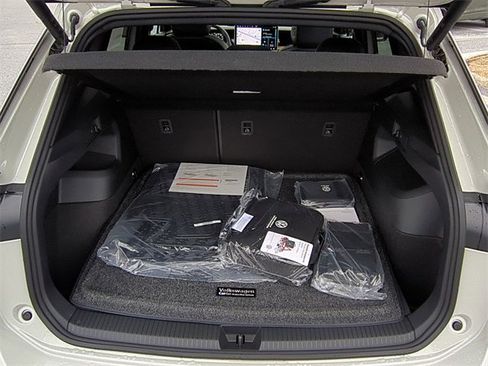 New 2026 Volkswagen Tiguan SEL R-Line image 22