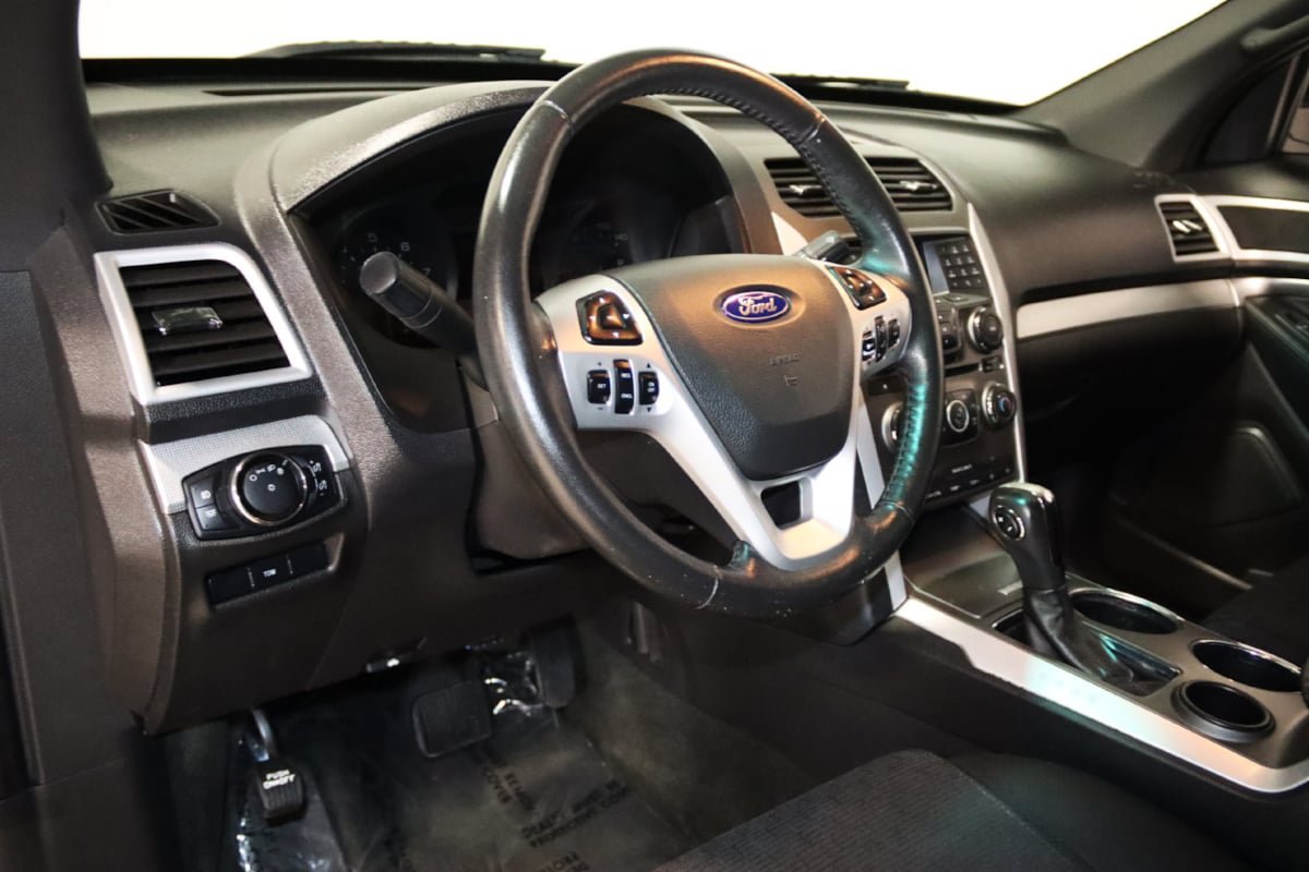 Used 2014 Ford Explorer XLT FWD image 30