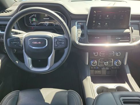 Used 2024 GMC Yukon XL SLT w/ SLT Luxury Package AWD/4WD image 11