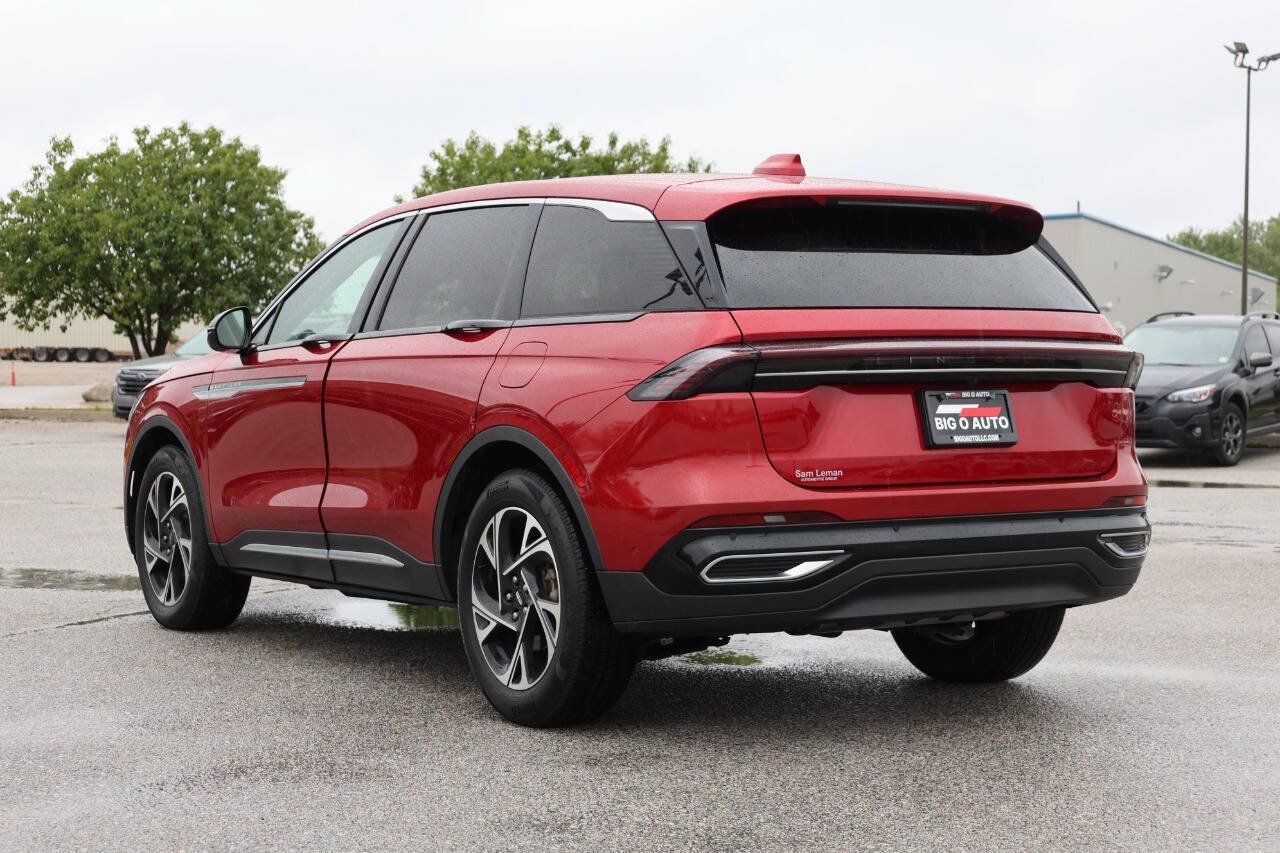 Used 2024 Lincoln Nautilus Premier AWD/4WD image 11