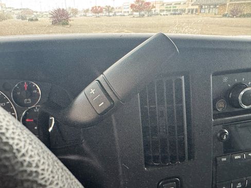 Used 2015 Chevrolet Express 3500 image 23