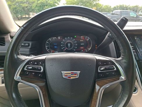 Used 2020 Cadillac Escalade Premium Luxury AWD/4WD image 20
