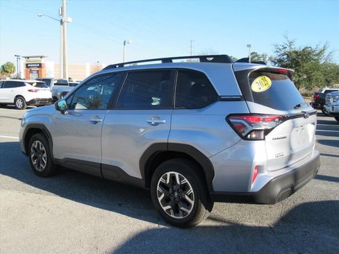 Used 2025 Subaru Forester Premium image 4