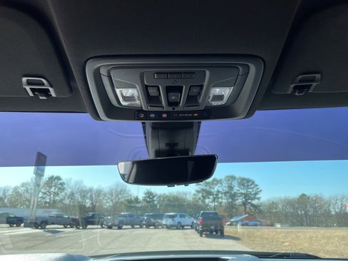 Used 2022 Chevrolet Silverado 1500 High Country w/ Technology Package image 22