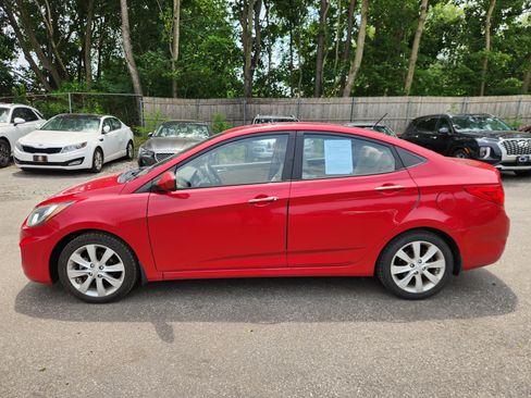 Used 2013 Hyundai Accent GLS w/ Premium Pkg FWD image 5
