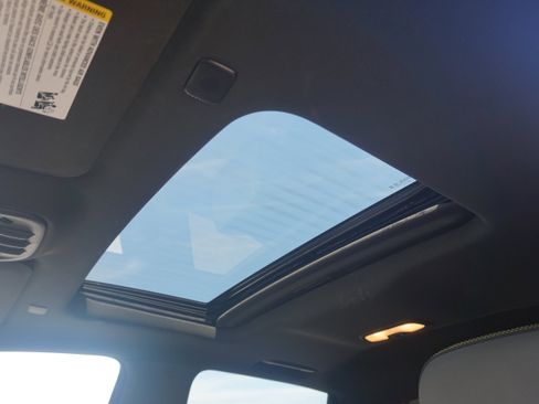 Used 2025 Chevrolet Colorado ZR2 w/ Midnight Edition image 15