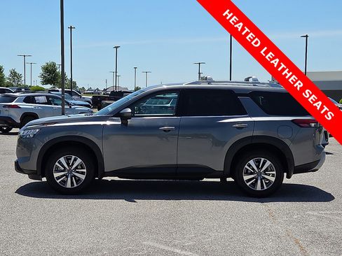 Used 2023 Nissan Pathfinder SL AWD/4WD image 3