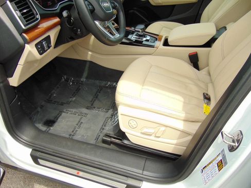 Used 2022 Audi Q5 2.0T Premium Plus w/ Premium Plus Package image 5