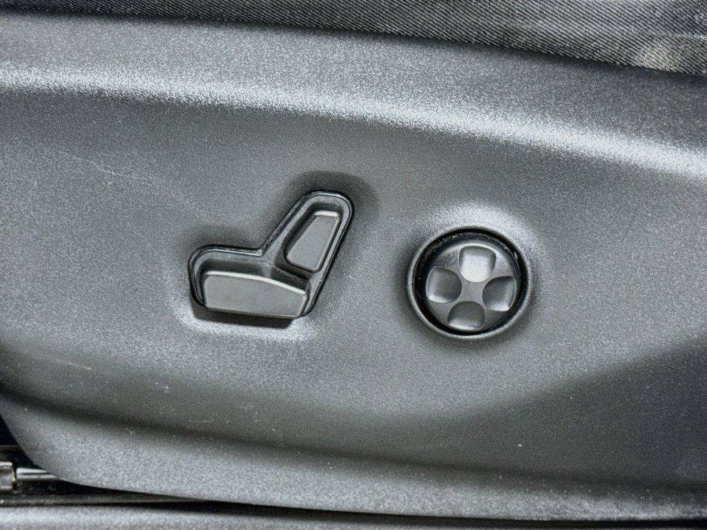 Used 2022 Chrysler Pacifica Touring-L FWD image 19