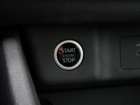 Used 2021 Nissan Rogue SV image 32