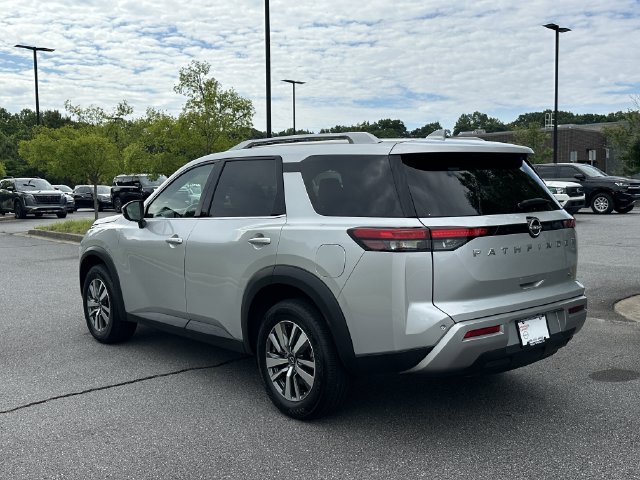 Certified 2025 Nissan Pathfinder SL FWD image 7