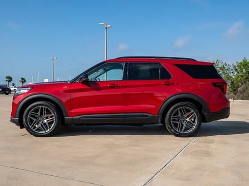 Used 2025 Ford Explorer ST-Line w/ Premium Package image 3
