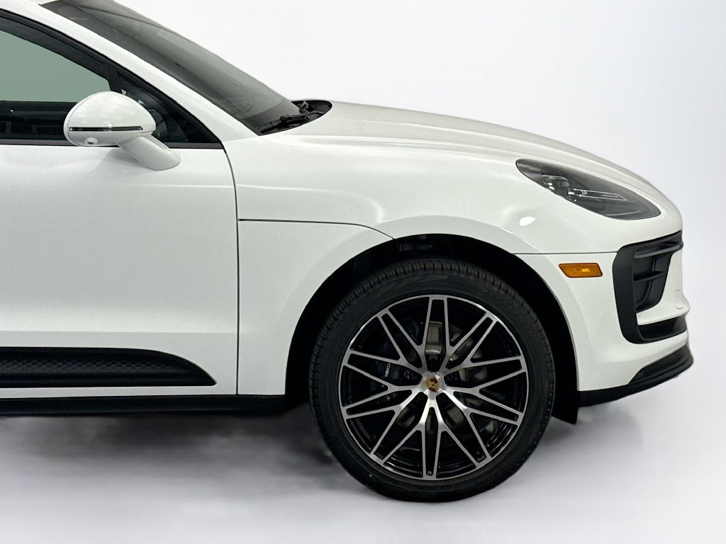 Used 2026 Porsche Macan AWD/4WD image 11