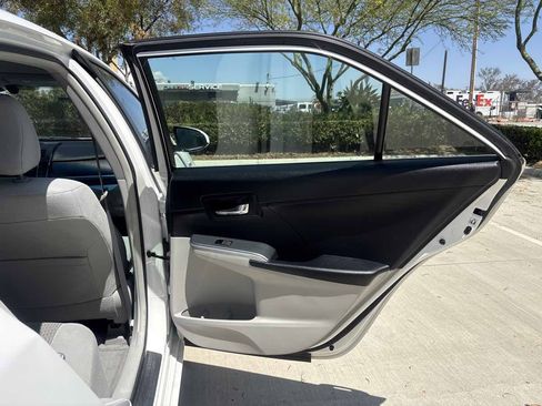 Used 2012 Toyota Camry LE FWD image 12