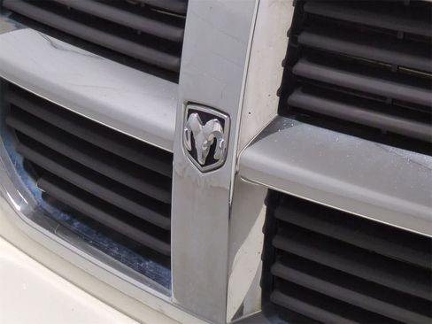 Used 2009 Dodge Nitro SE image 12