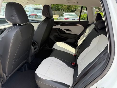 New 2025 Volkswagen Tiguan SE image 16