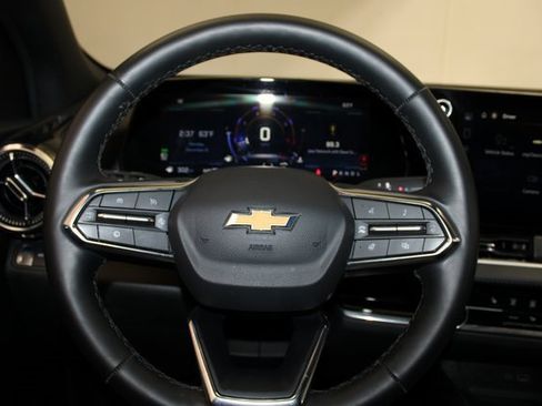 Used 2025 Chevrolet Equinox LT image 18